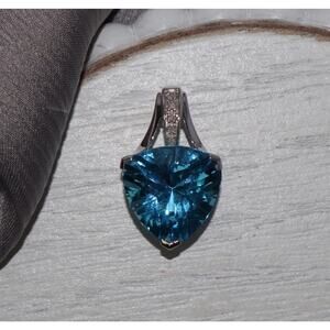 10k White Gold Blue Topaz & Diamond Pendant 4G / 0.8in